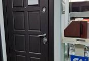 Бренд-секция входных дверей «Стальная линия» на Октябрьском проспекте,<br /> г. Тверь, Октябрьский проспект, д. 99